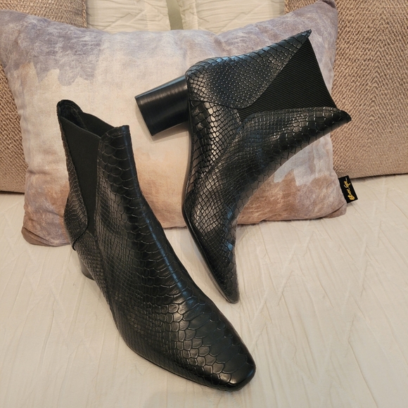 Donald J Pliner snake embossed bootie - Picture 3 of 12